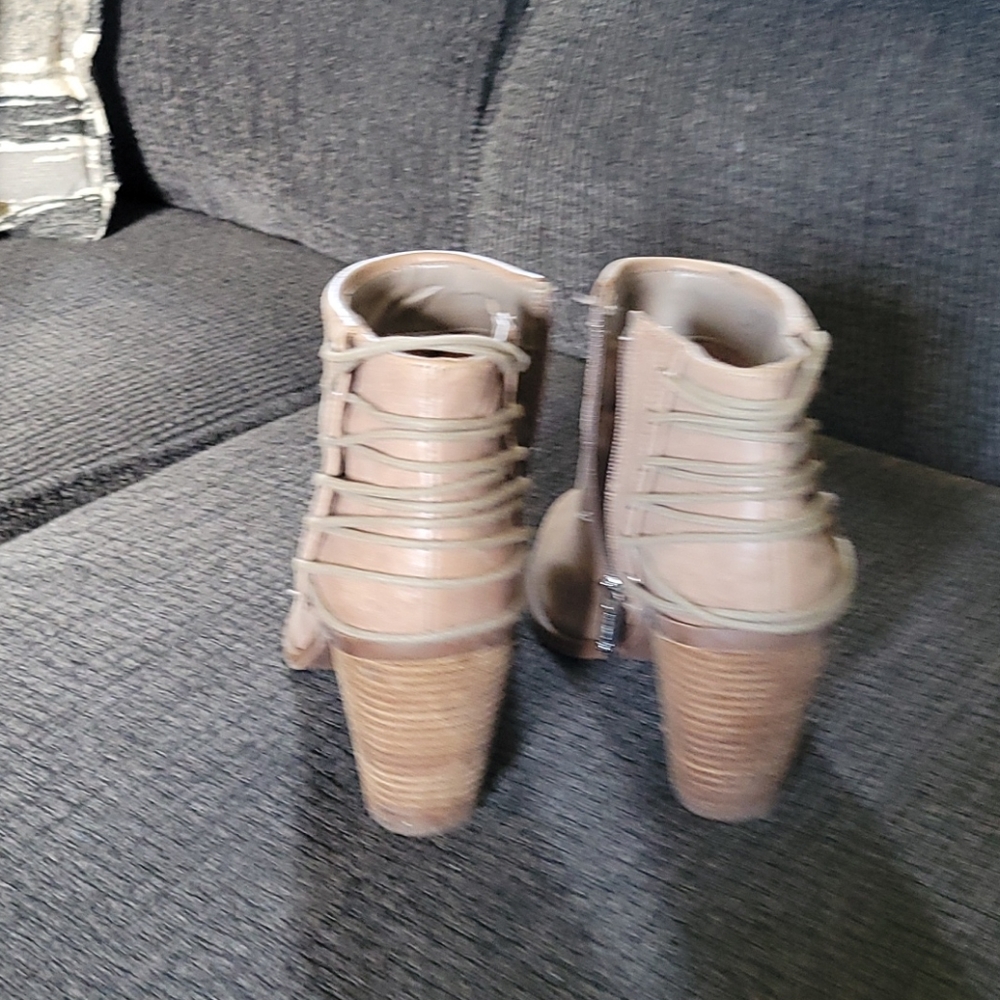 Shoes - Picture 3 of 4